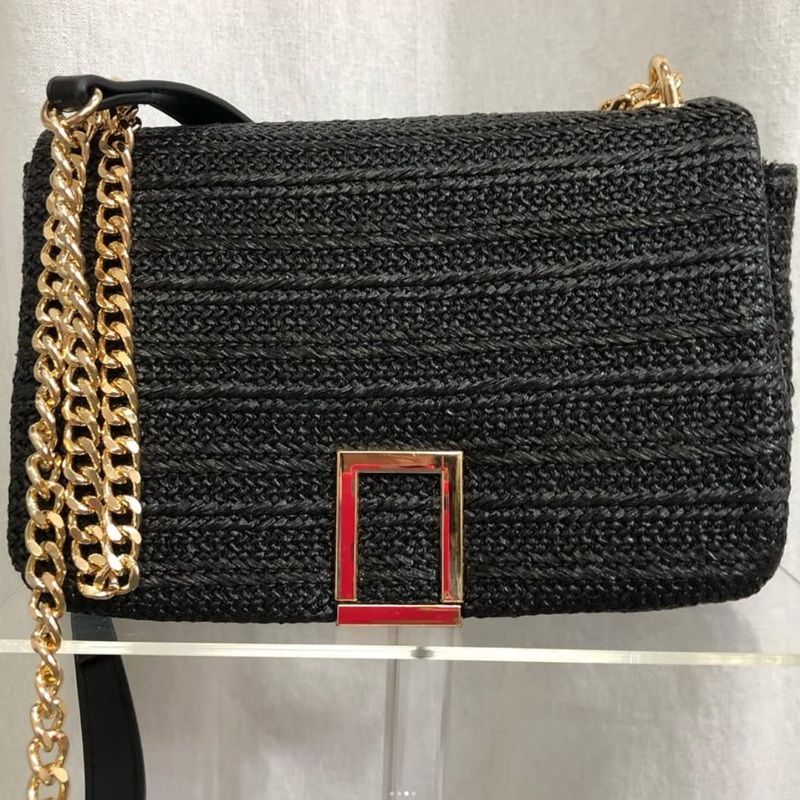 bolso gris oscuro con detalles dorados de Moda, calzado y complementos Susana