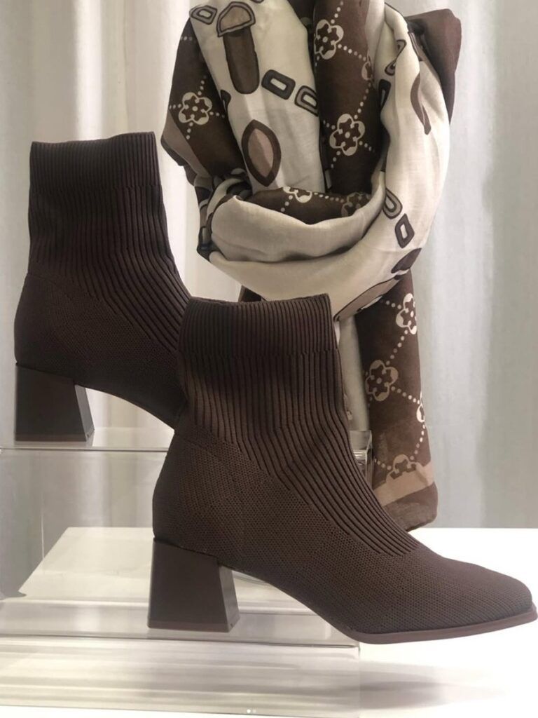 botines color marron y pañuego con estampado beige y marron de Modas y calzado Susana