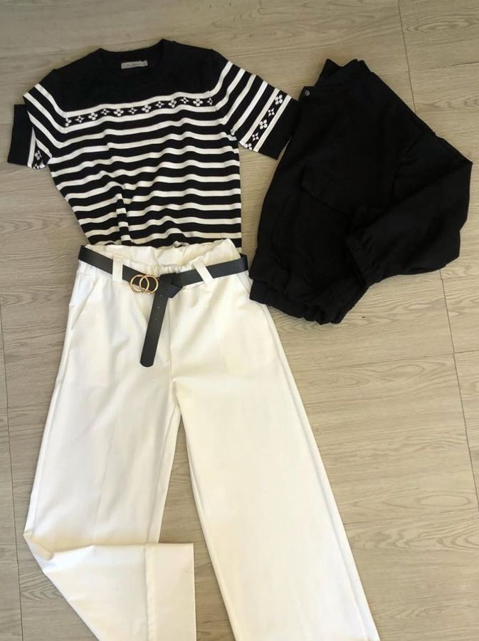 Pantalón blanco y camiseta negra con rayas blancas de Modas Susana